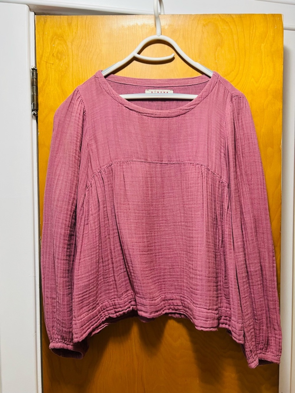 XiRENA Mauve Long-Sleeve Peasant Top